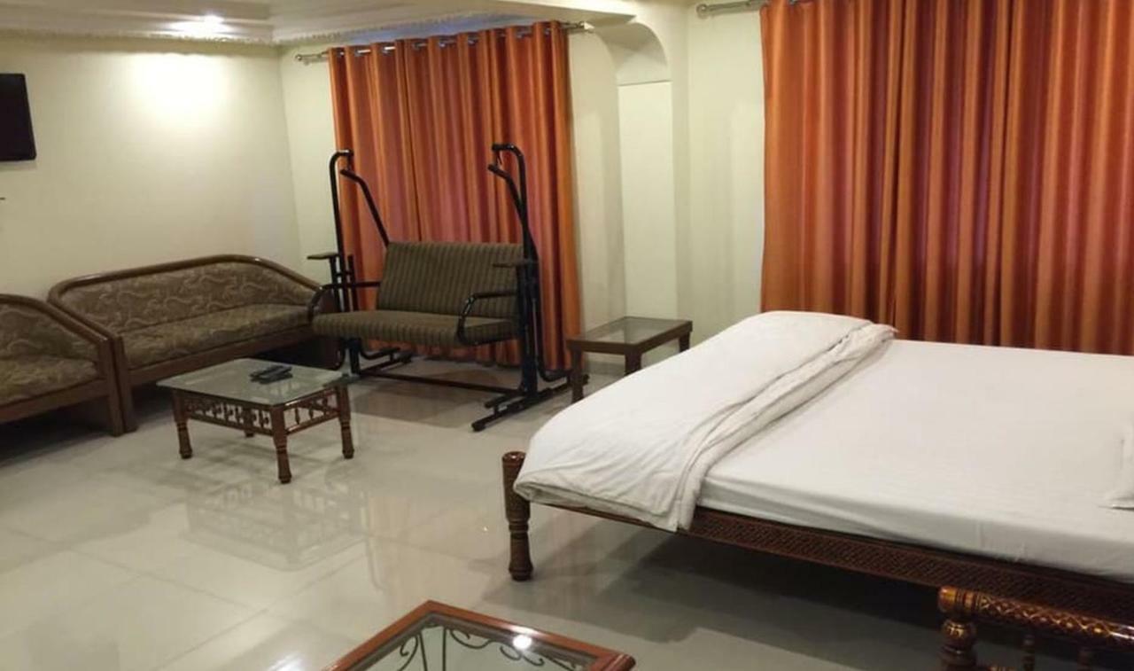 P M Regency Hotel Vadodara Exterior photo